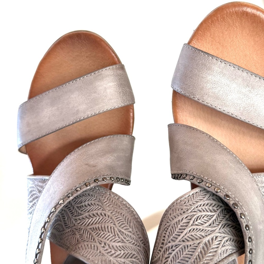 Miz Mooz Candace Gray Leather Sandals - Picture 4 of 9